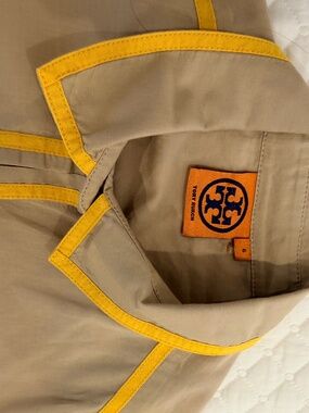 LADIES SIZE 6 TORY BIRCH TAN AND MARIGOLD LINED CAMP SHIRT